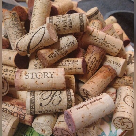 Wine 🍷 CORKS 100 Used great condition for crafts etc. - Picture 1 of 9